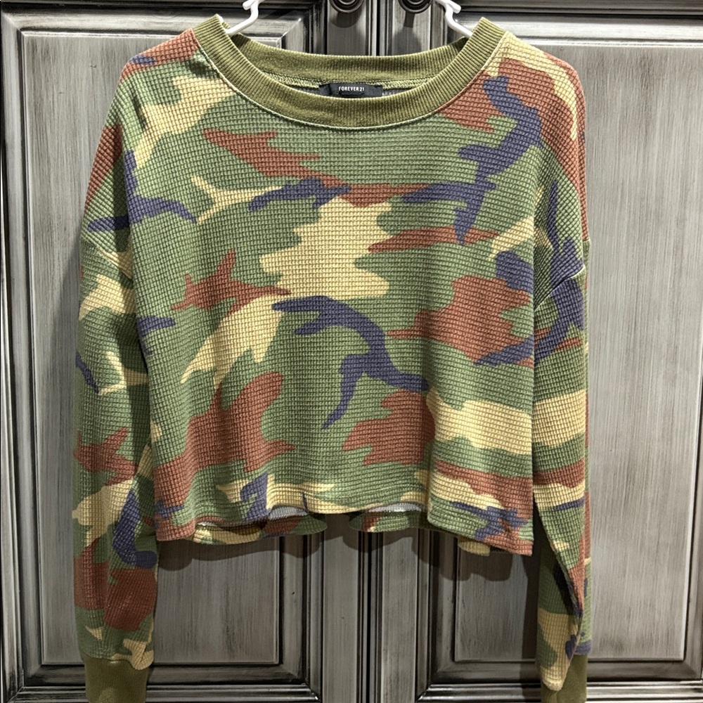 Forever 21 Olive Green Waffle Knit Camo Cropped Top